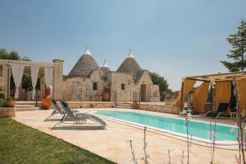 Trulli del Carrubo by Apulia Hospitality in Locorotondo, Italy