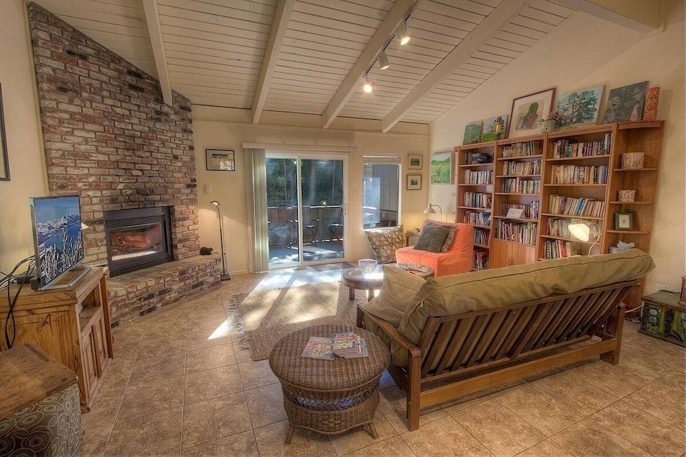 Sugar Pine 3 Bedroom Home by RedAwning