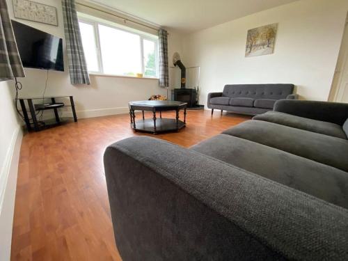 Idyllic Whitby Cottage with sea views sleeps 6
