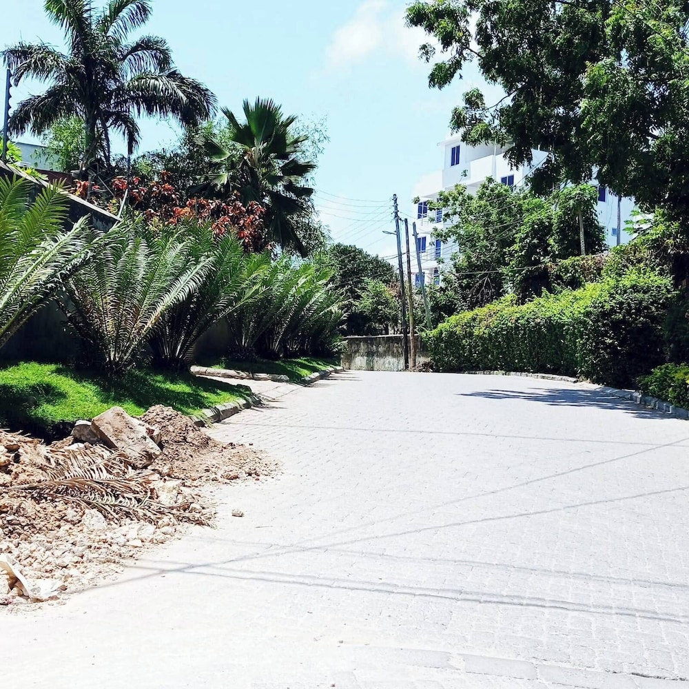 Apartment Sleeps 6 with Free Parking — 4-Star Luxury Hotel in Mombasa, Kenya