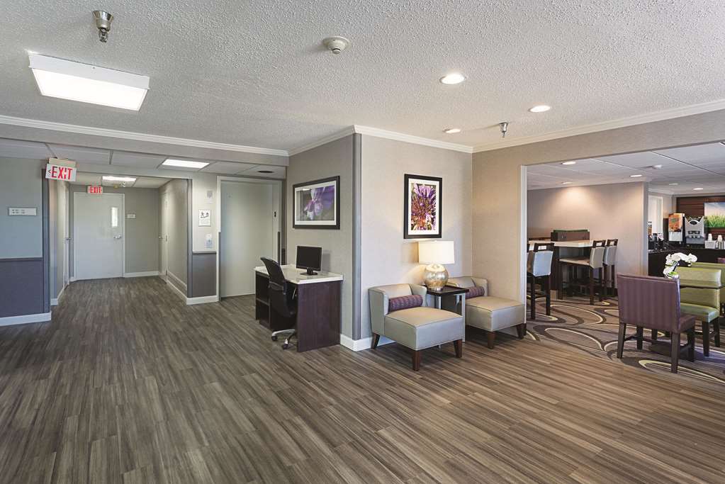La Quinta Inn & Suites by Wyndham Baton Rouge Siegen Lane - photo 7
