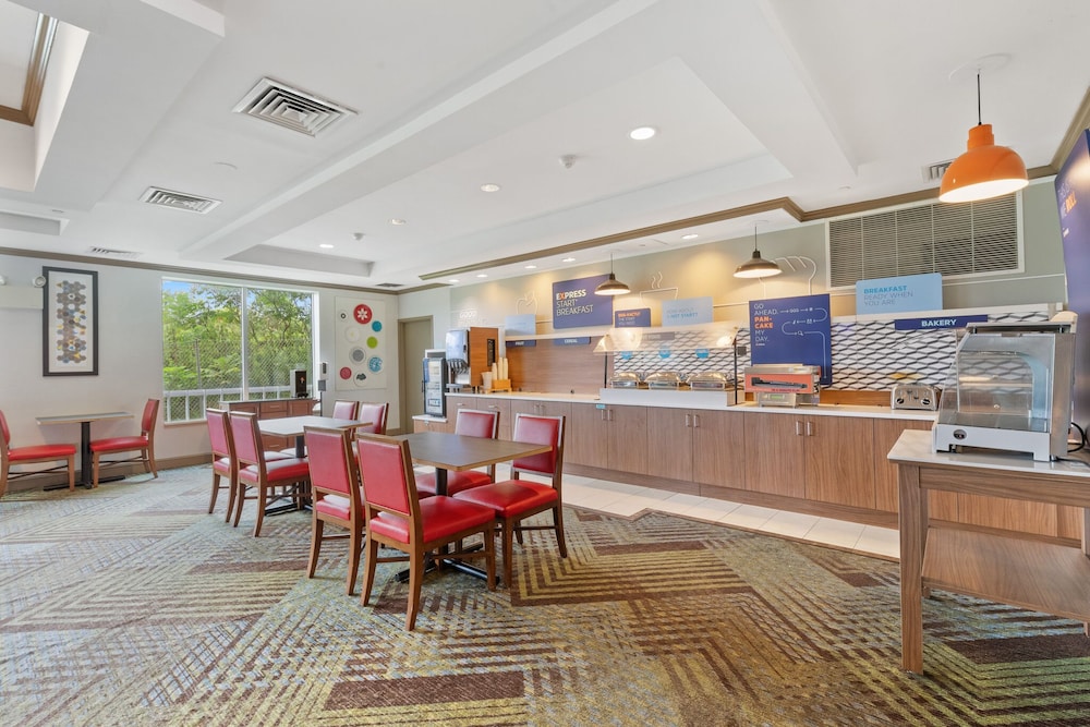 Holiday Inn Express Hotel & Suites Bethlehem by IHG - photo 43