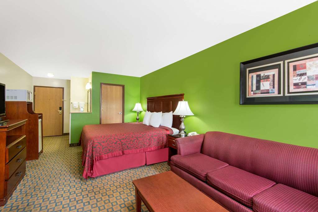 Days Inn & Suites by Wyndham Wichita - photo 5