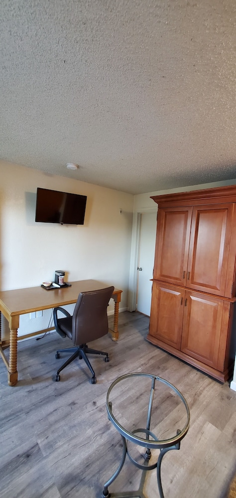 Anaheim National Inn - photo 8