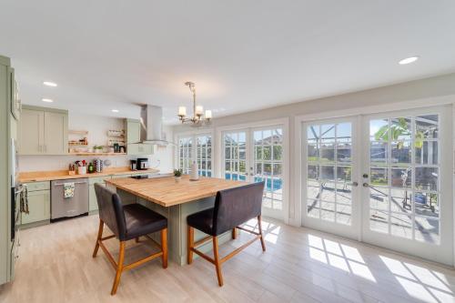 Modern Waterfront Pool Home with Direct Gulf Access Pet Friendly — 4-Star Luxury Hotel in Cape Coral, United States