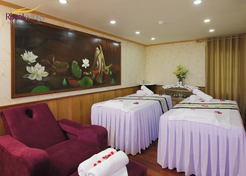 La Regina Royal Cruise — 4-Star Luxury Hotel in Ha Long, Vietnam
