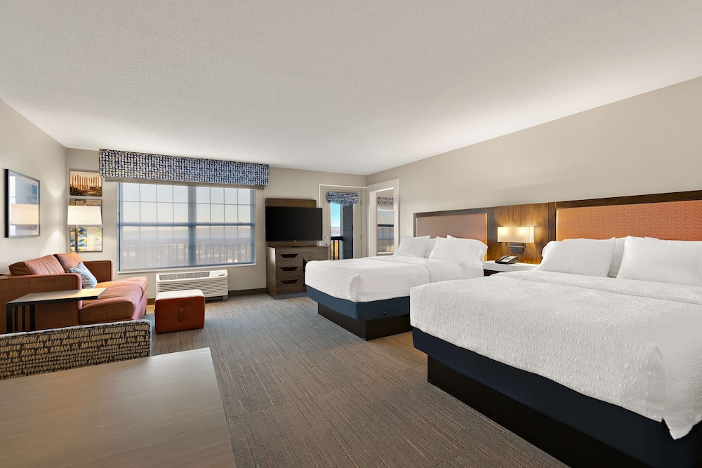 Hampton Inn & Suites by Hilton Petoskey - photo 35