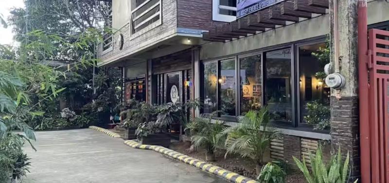 Mom Shie s Apartelle and Restaurant — hotel in Caba
