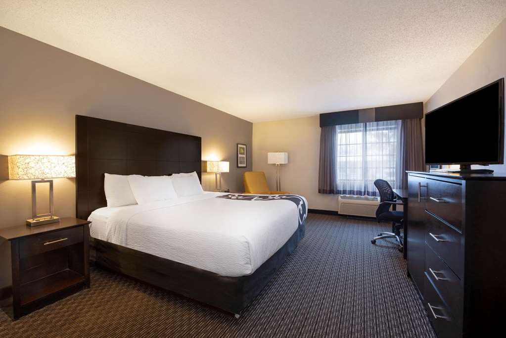 La Quinta Inn & Suites by Wyndham Cleveland Macedonia - photo 29