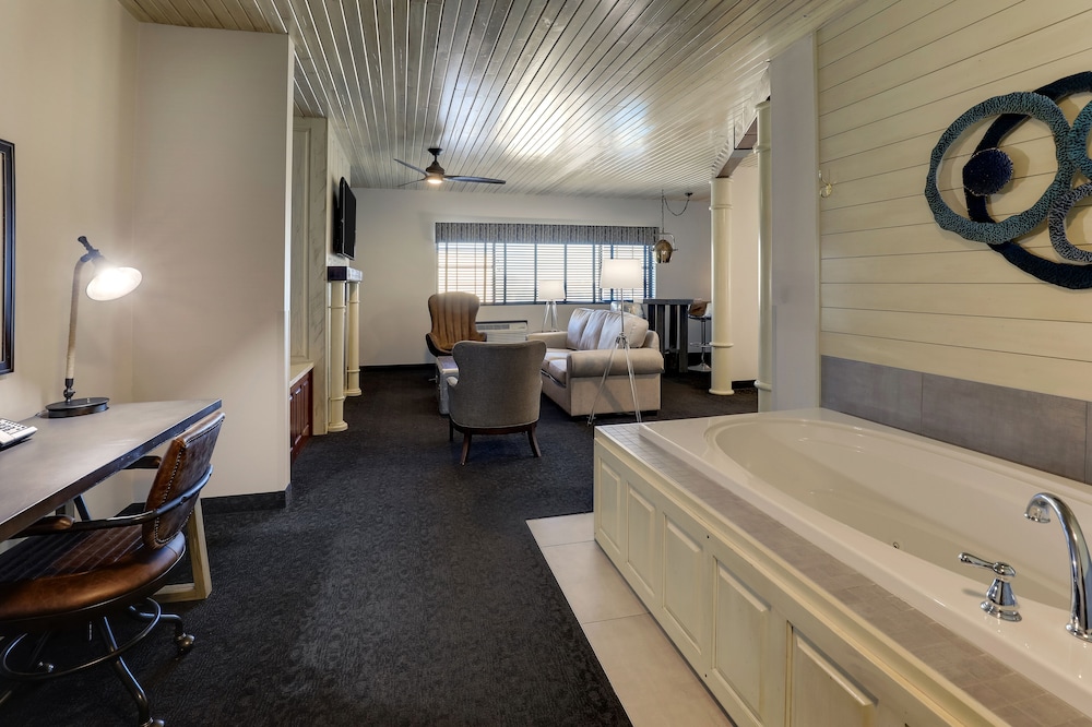 Stoney Creek Hotel Tulsa Broken Arrow - photo 46