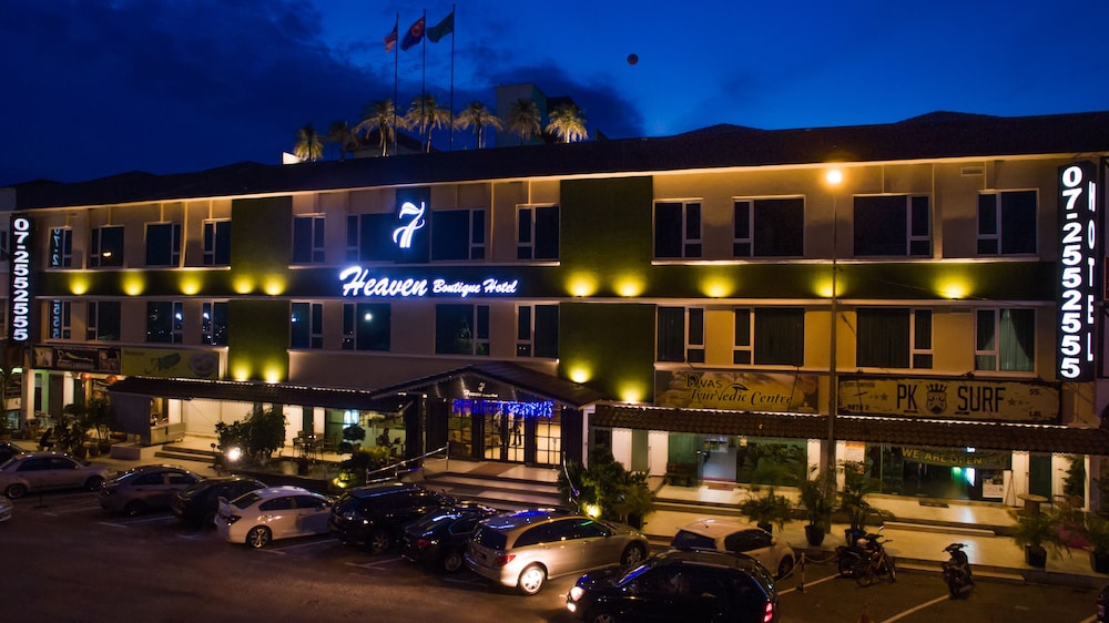 7 Heaven Boutique Hotel — hotel near Seletar Airport