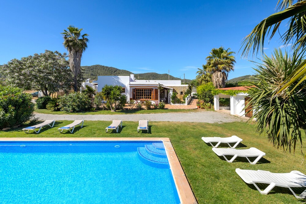 Villa Can Mabel — 4-Star Luxury Hotel in Sant Antoni De Portmany, Spain