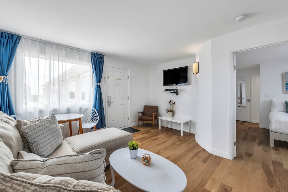 Ocean Resort Inn - photo 28