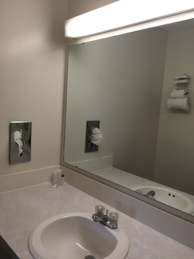 Gold Star Inn & Suites - photo 23