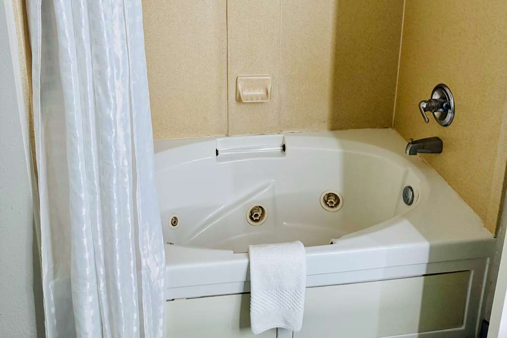 Clarion Pointe Albemarle - photo 24