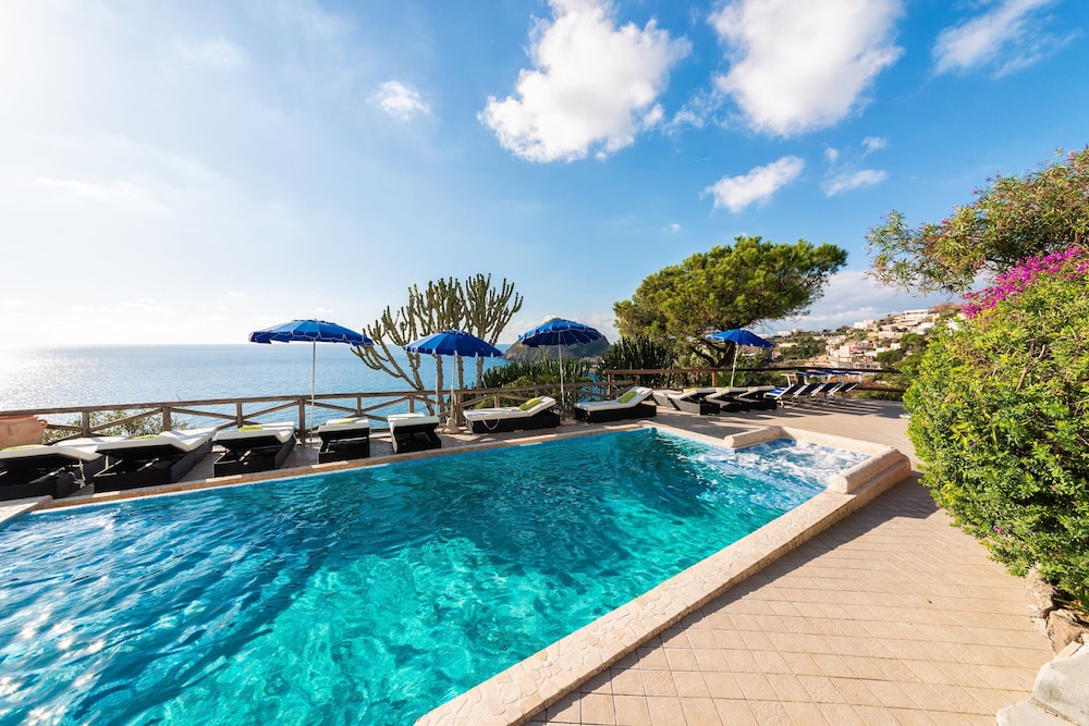 Hotel Ristorante Il Giardino del Nonno in Serrara Fontana, Italy