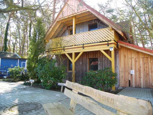 Ferienhaus Knopf mit 3 Ferienwohnungen — 4-Star Luxury Hotel in Ostseebad Zinnowitz, Germany