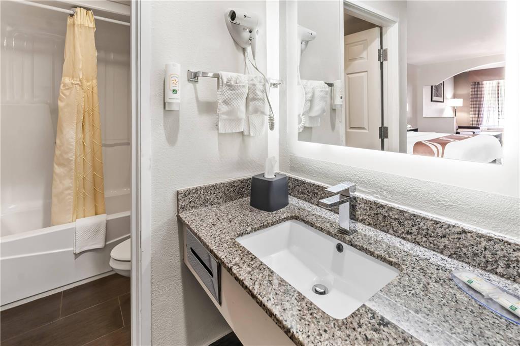 Quality Inn & Suites near Robins Air Force Base - photo 25
