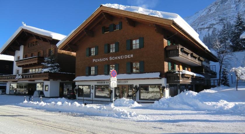 Hotel Garni Schneider - carbon neutral hotel in Lech