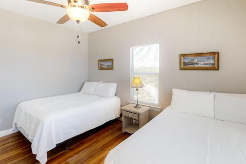 Lotsa Dunes By Meyer Vacation Rentals — 4-Star Luxury Hotel in Gulf Shores, United States