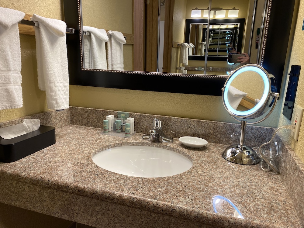 Wingate by Wyndham Mount Vernon - photo 17