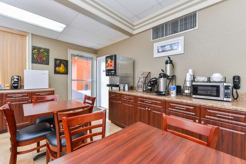 Americas Best Value Inn Sarasota Downtown - photo 29