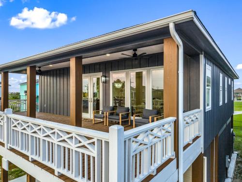 Beach Access Games Firepit Brand New in Bolivar Peninsula, United States