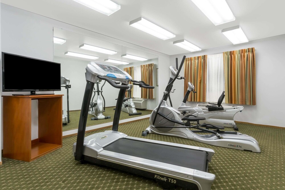 Super 8 by Wyndham Cloverdale Wine Country - photo 11