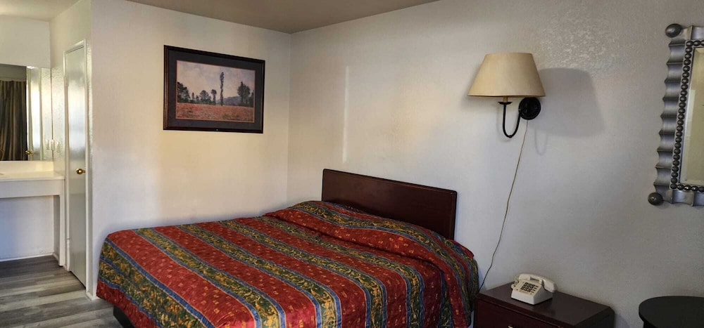 Economy Inn Victorville - photo 6