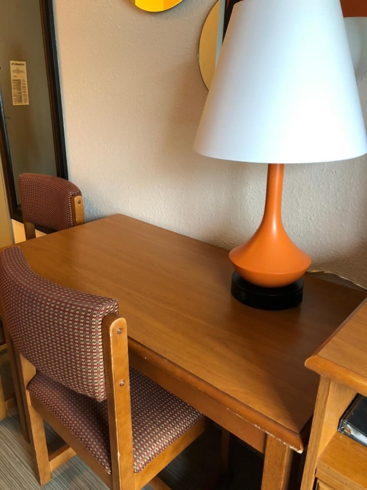 Howard Johnson by Wyndham Salem - photo 18