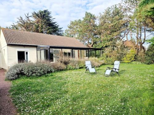 Les Capucines - carbon neutral hotel in Portbail