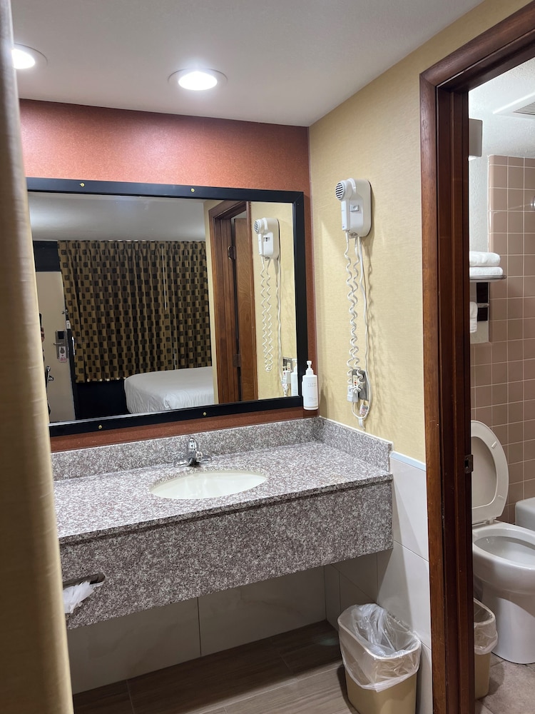 Serenity Inn Hotel Sweetwater - photo 10