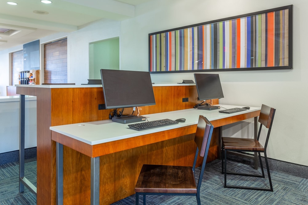 Holiday Inn Express Hotel & Suites Rockford Loves Park by IHG - photo 34