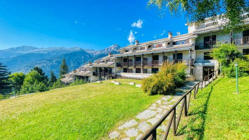 Appartamento La Chapelle Chaberton Affitti Brevi Italia — 4-Star Luxury Hotel in Sauze D'oulx, Italy