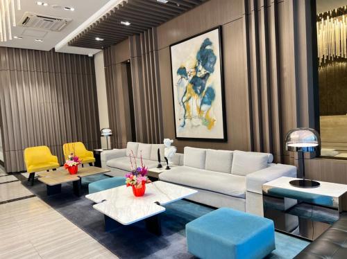 Uptown Parksuites II — 4-Star Luxury Hotel in Manila, Philippines