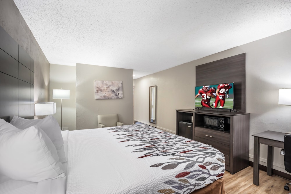 Red Roof Inn & Suites Sulphur Springs - photo 11