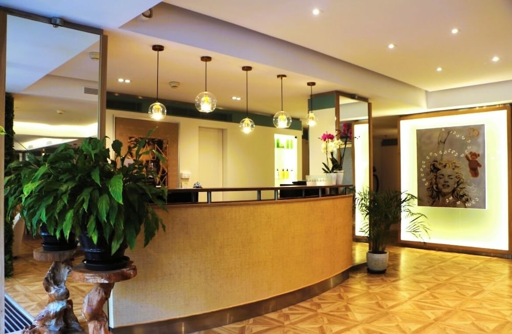 Hotel Victoria — Cannes — photo 2