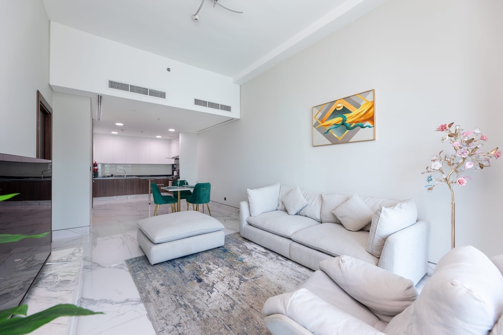 Maison Privee Luxury Apt with Burj Khalifa Vw & Dubai Canal Access — 4-Star Luxury Hotel in Dubai, United Arab Emirates