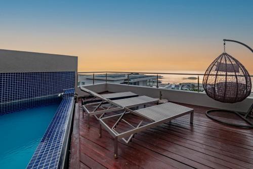 Stylish Penthouse with 180 degree Ocean Views — 4-Star Luxury Hotel in Cape Town, South Africa