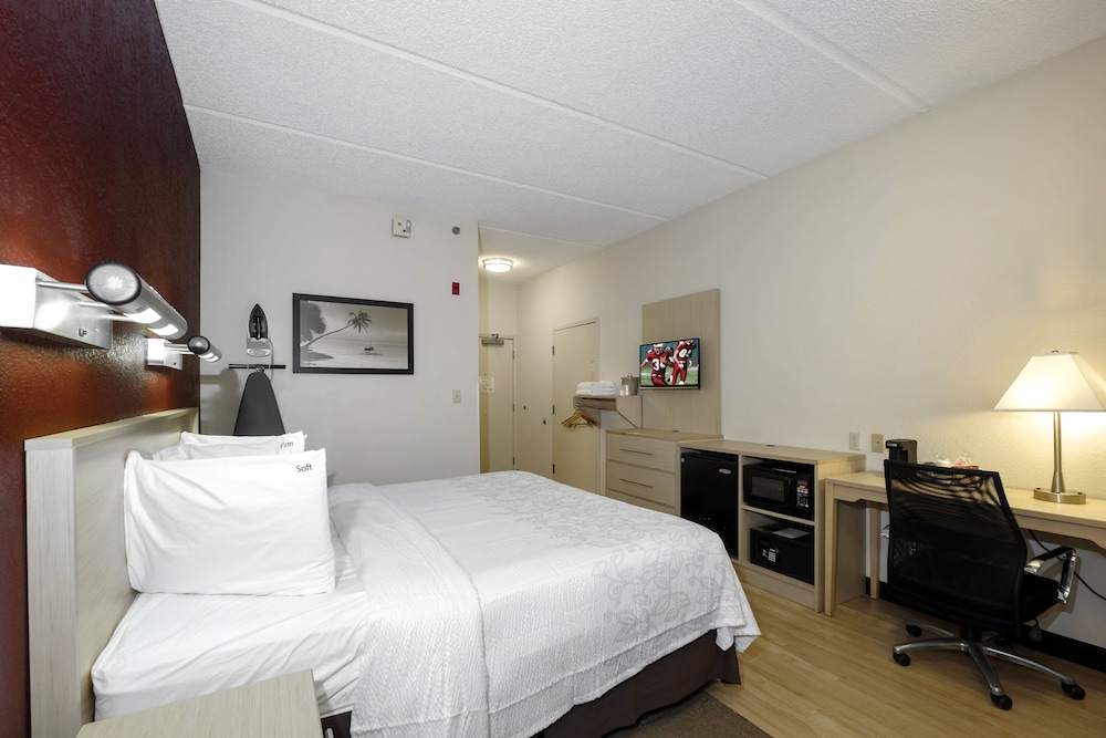 Red Roof Inn PLUS Gainesville - photo 10