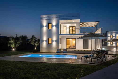 Zenith White Elegant Villa 2 — 4-Star Luxury Hotel in Kalpaki, Greece