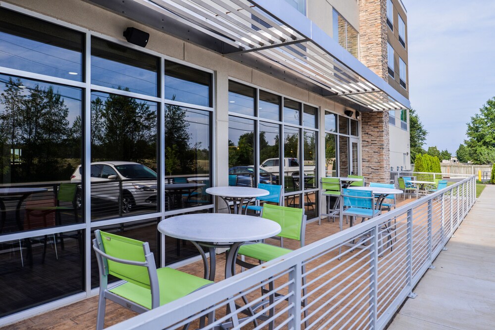 Holiday Inn Express & Suites Siloam Springs by IHG - photo 27