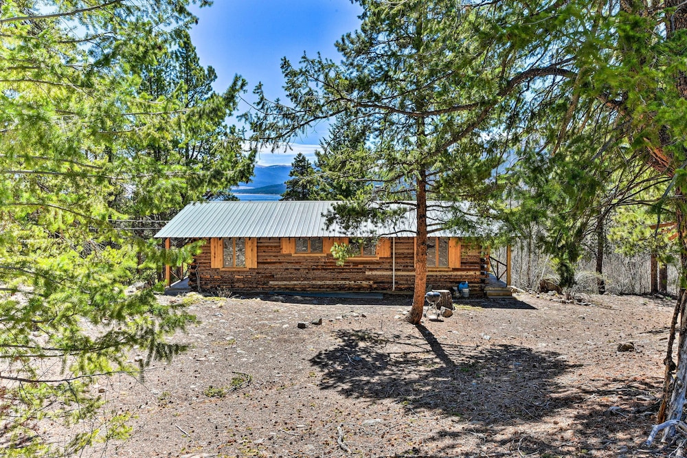 Idyllic Twin Lakes Escape with Views of the Lakes — hotel in Twin Lakes