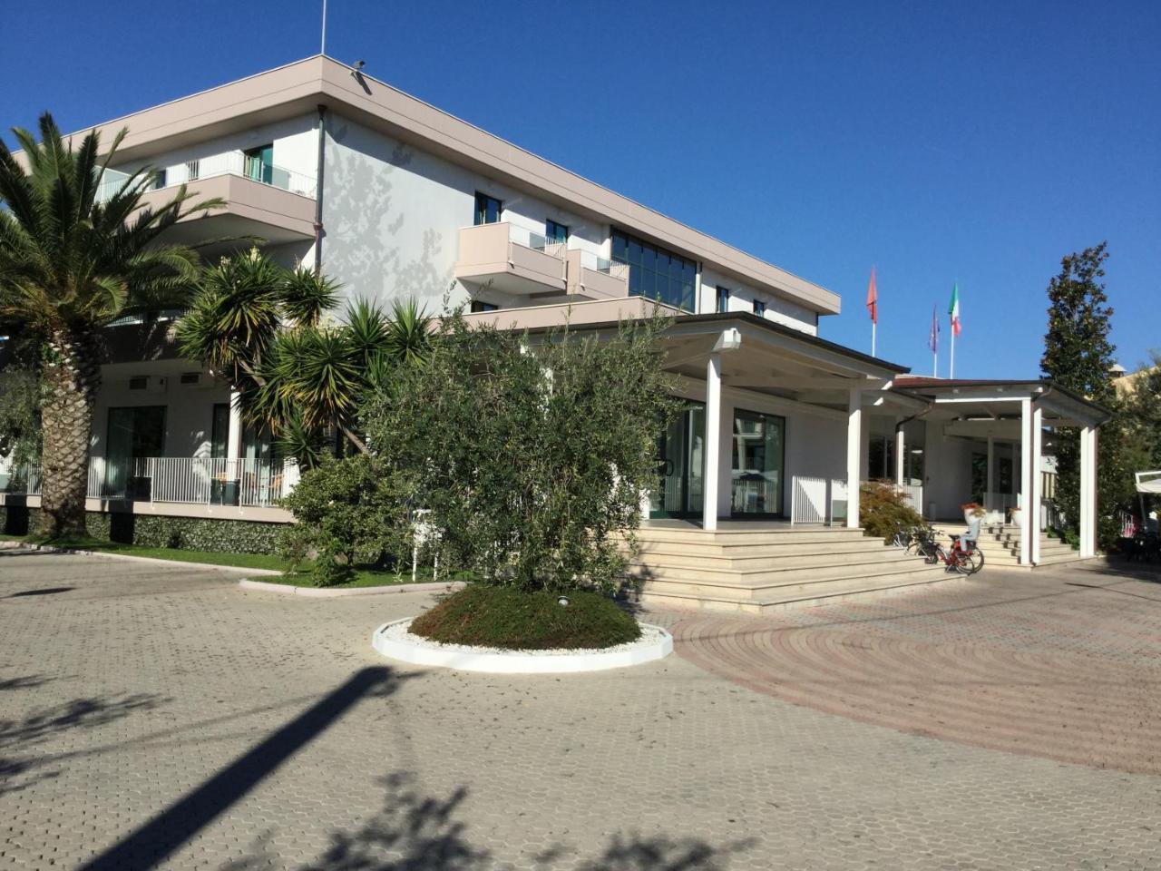 Hotel Parco degli Ulivi — 4-Star Luxury Hotel in Scerne, Italy