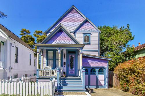 3792 The Lavender House home — 4-Star Luxury Hotel in Pacific Grove, United States