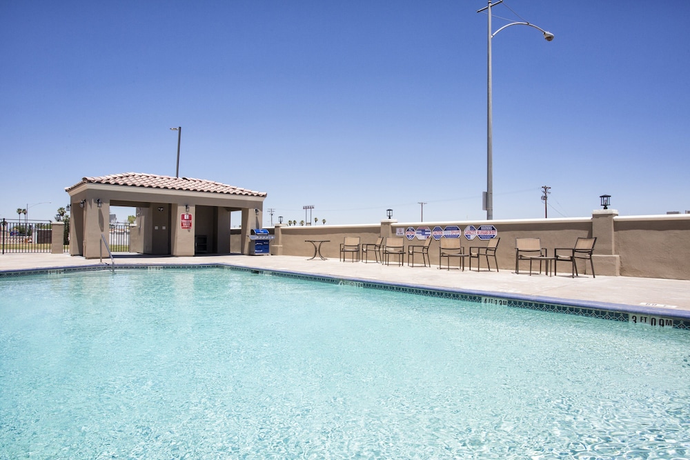 Holiday Inn Express Hotel & Suites El Centro by IHG - photo 38
