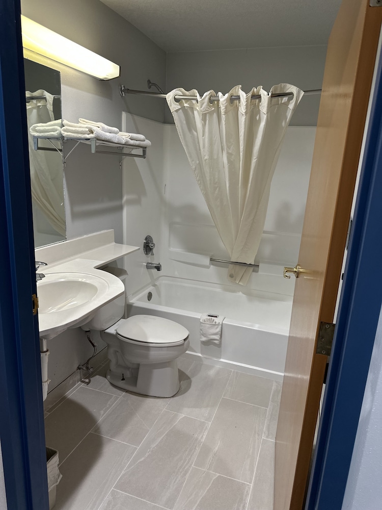 Microtel Inn by Wyndham Gallup - photo 15
