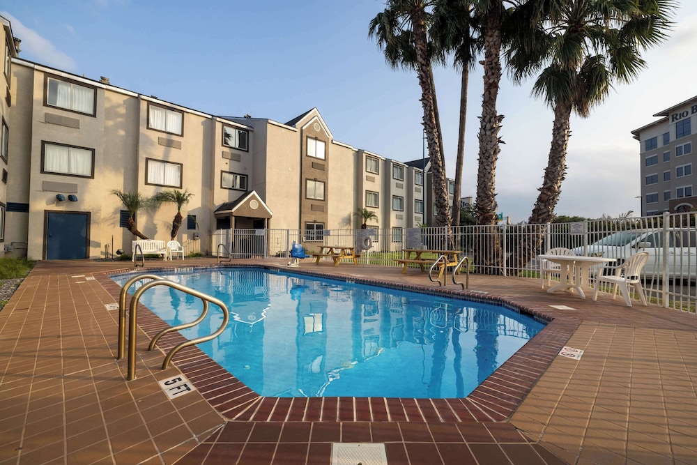 Motel 6 McAllen TX East — hotel in Mcallen