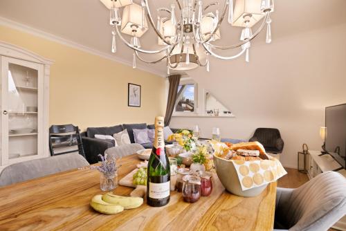 Ferien Apartment Eisvogel mit priv Strandzugang — 4-Star Luxury Hotel in Friedrichshafen, Germany