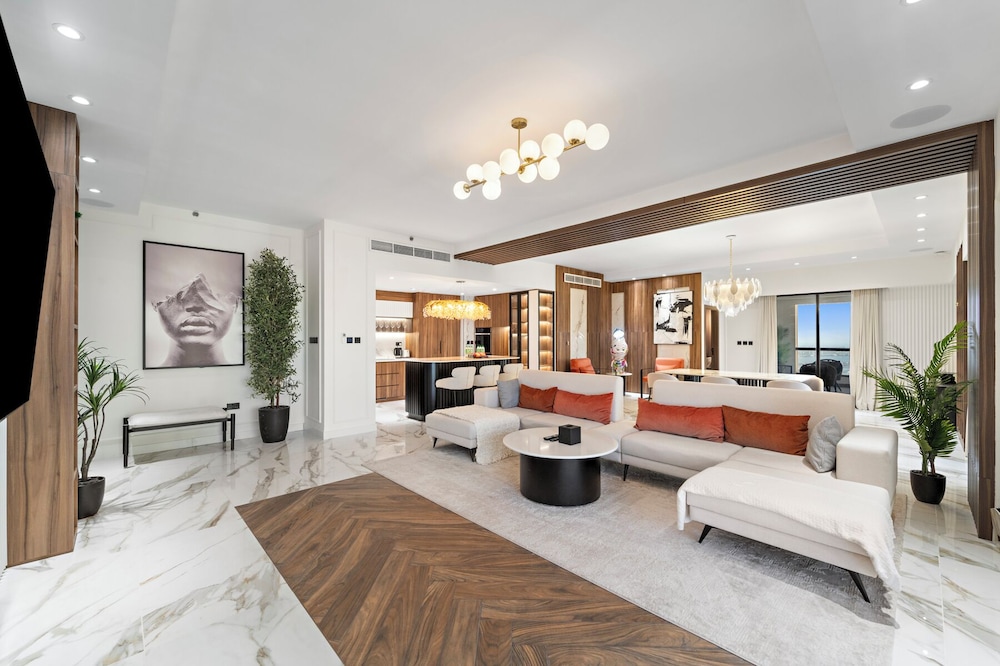 3BR plus Maid Rimal 4 Direct Beach Access — 4-Star Luxury Hotel in Dubai, United Arab Emirates